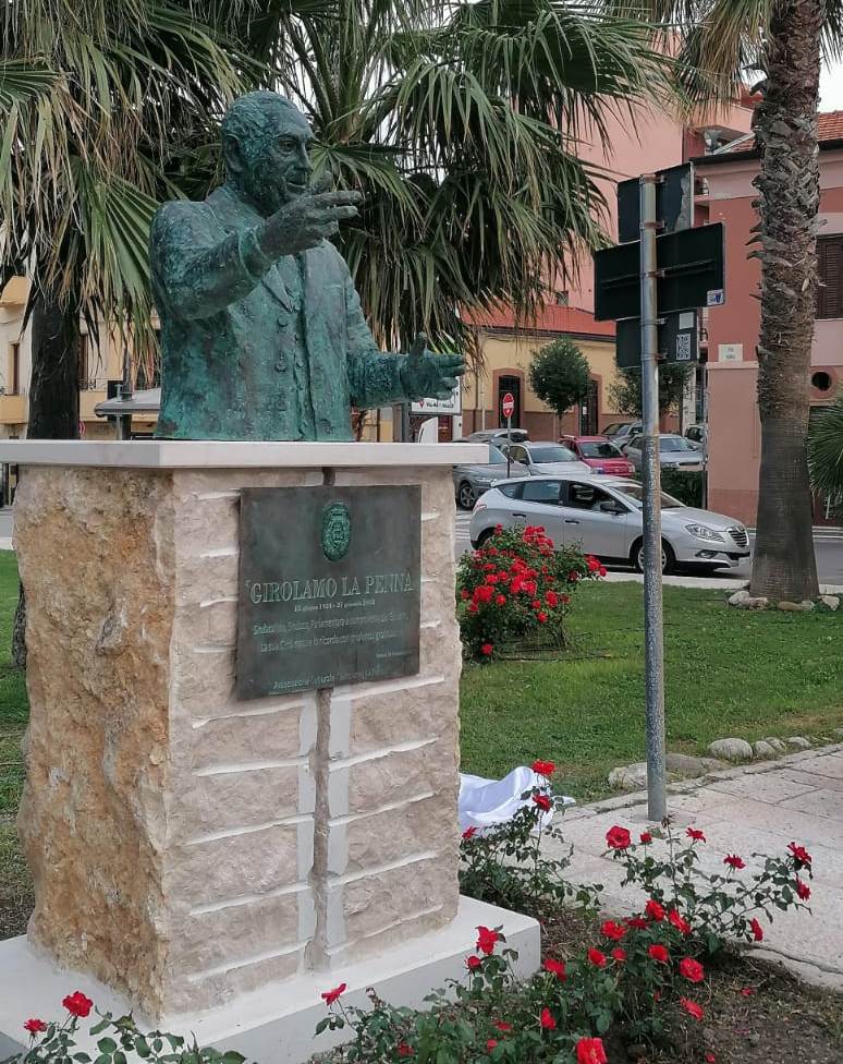 A Termoli, sotto il Castello, inaugurato il busto del politico e parlamentare Girolamo La Penna